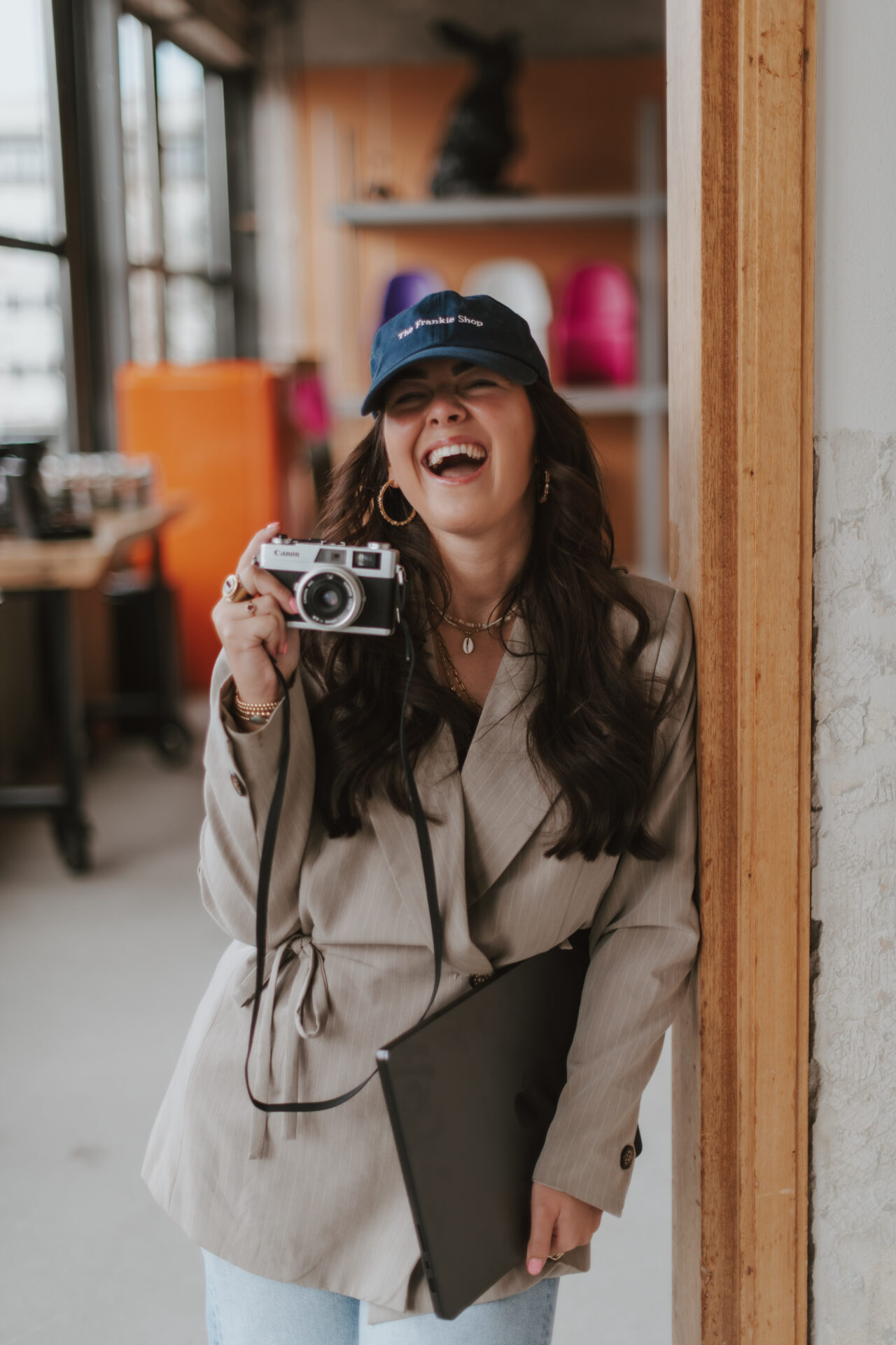 Branding fotograaf uit Eerbeek en Apeldoorn tijdens een ontspannen fotoshoot met een ondernemer.